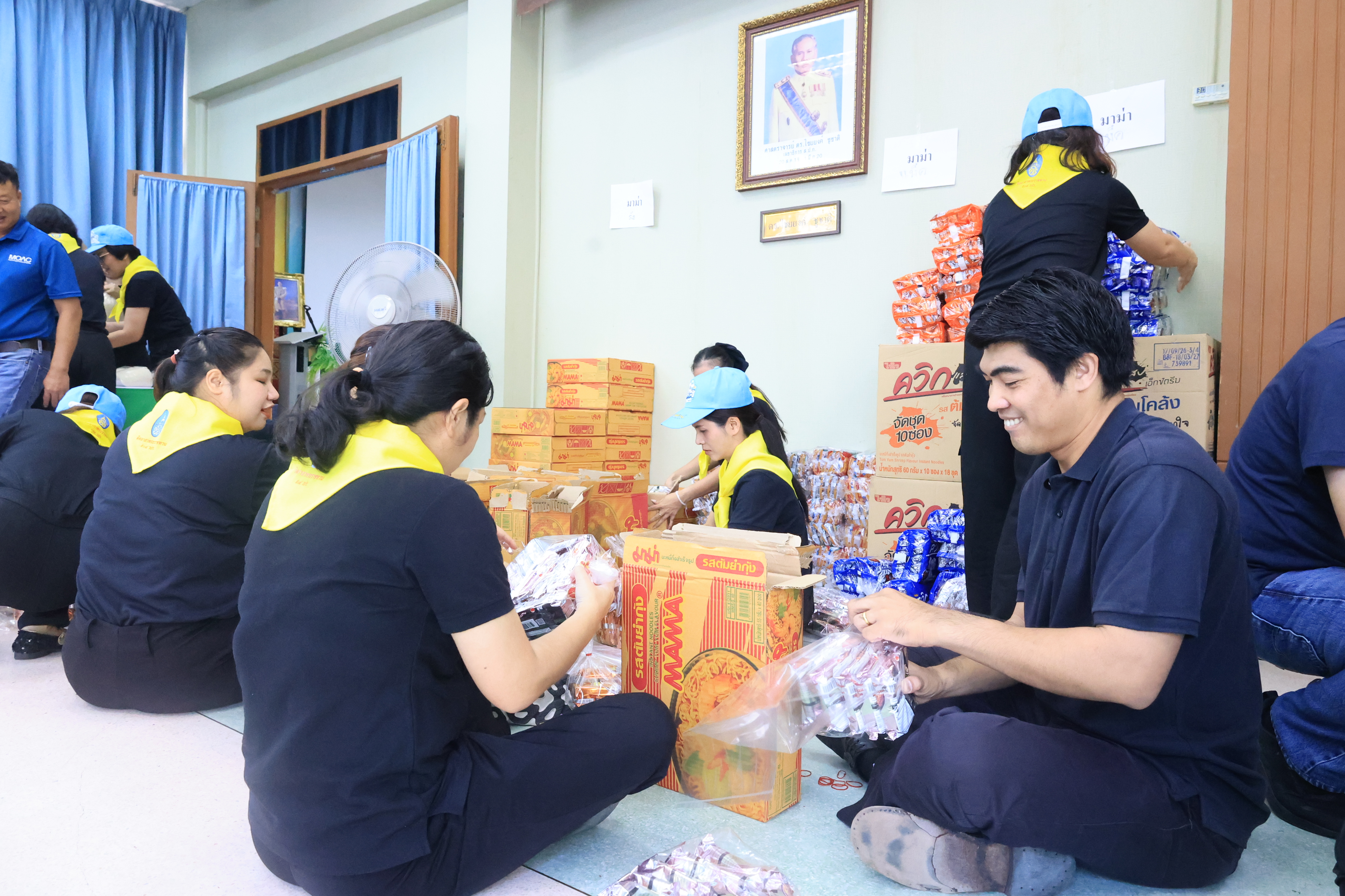 title - ส.ป.ก. ระดมจิตอาสาเตรียมถุงยังชีพ ส่งต่อความห่วงใยจาก รมช.เกษตรฯ ถึงมือผู้ประสบอุทกภัย